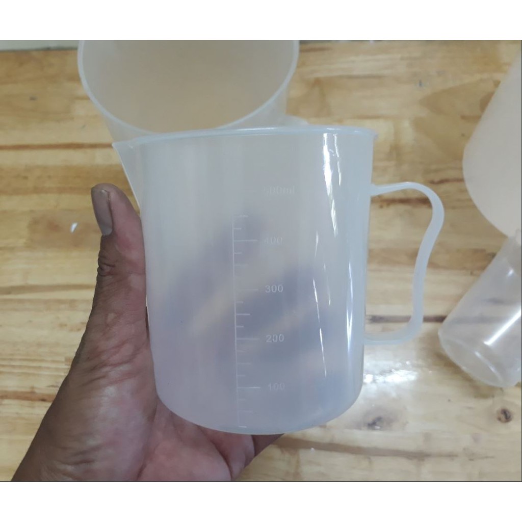 Ca nhựa chia vạch trắng  có quai 1000ml