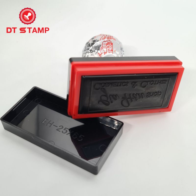 Con dấu EH2070 in logo thương hiệu lên túi giấy, hộp carton