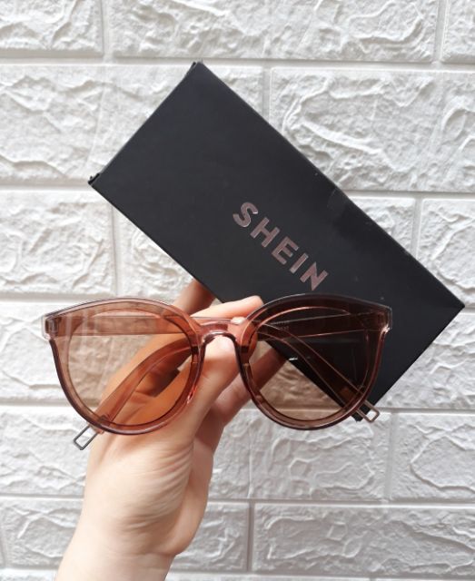 Kính nữ ( xước nhẹ giảm còn 100k)  Shein hàng chuẩn auth, có mail mua hàng chính hãng