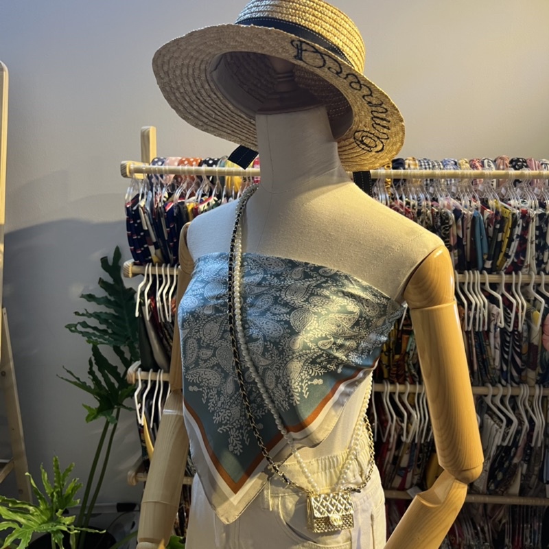 Khăn bandana lụa vuông in hình lá size 70cm