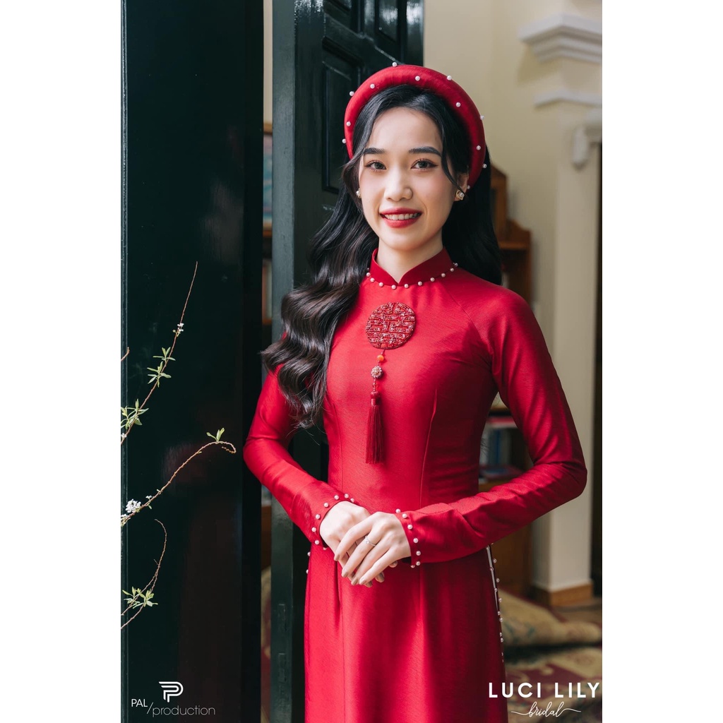 Áo Dài Cô Dâu 2 Màu Đỏ Trắng, Chất Lụa Cao Cấp, Chữ Hỷ Trước Ngực Kết Pha Lê Nhẹ Nhàng Nhưng Đầy Sang Trọng, Quyến Rũ
