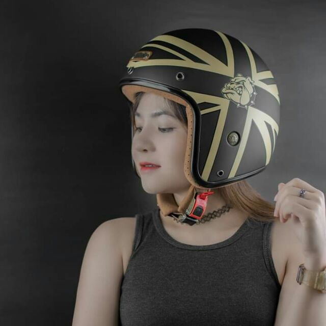 Mũ bảo hiểm 3/4 Bulldog 4U tem Emo (tặng khóa số, túi vải, balo rút, tem phản quang)