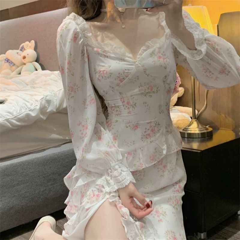 Đầm maxi trắng hoa hồng cổ tim viền ren tay dài phồng xẻ đùi Destiny Rose Bandarsaya