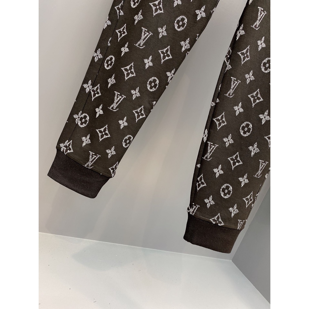 Set bộ đồ nam thời trang cao cấp Louis Vuitton LV thiết kế trẻ trung và năng động với phong cách thể thao