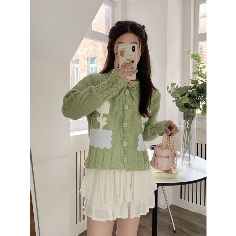 Áo len kiểu dáng lạ phối nút và túi hình bông hoa xinh xắn | LINIE