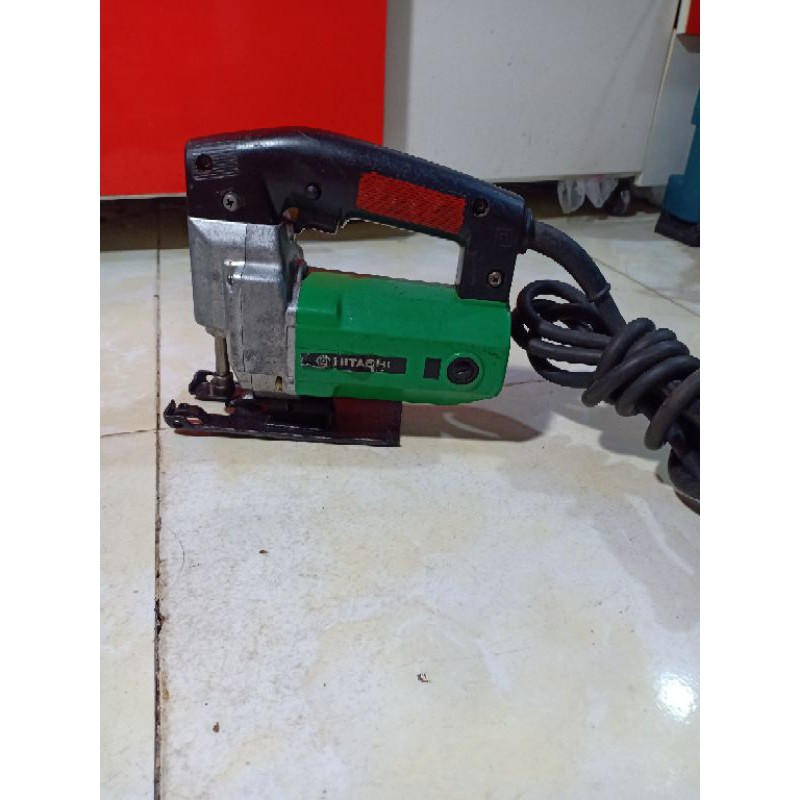 Máy cưa lọng Hitachi