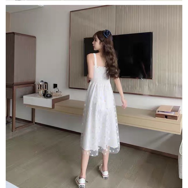 Váy hai dây trắng phối ren hoa cúc đi biển. Đầm trắng công chúa chun ngực bánh bèo