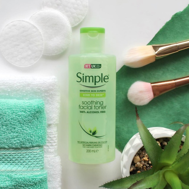 Nước hoa hồng Simple Soothing Facial Toner