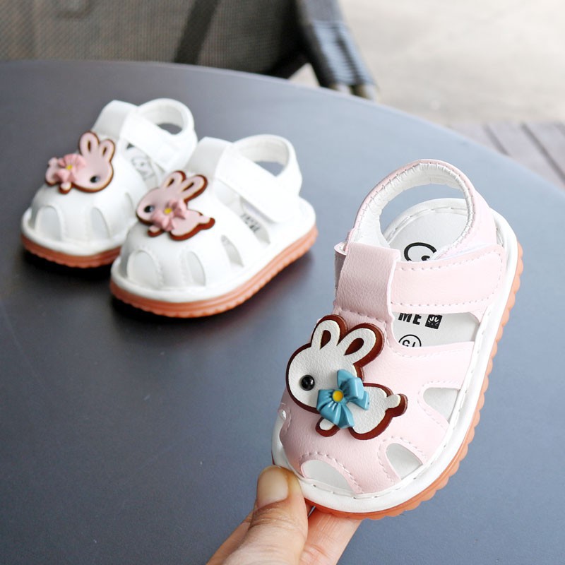 Sandal tập đi cho bé gái họa tiết thỏ đế mềm chống trơn trượt có còi tít tít ( 003)