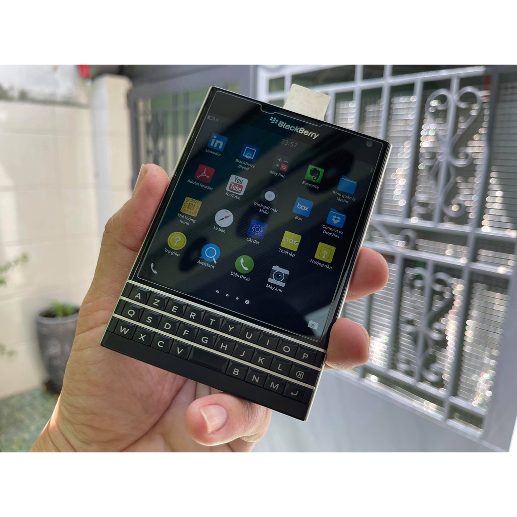 Điện thoại Blackberry Passport màu đen