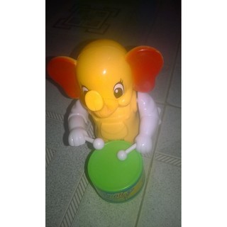 Đồ chơi thú vặn cót đánh trống