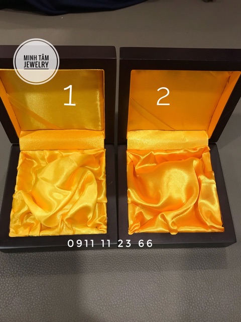 Hộp gỗ đựng vòng tay phong thuỷ lót lụa màu vàng 10x10cm-Minh Tâm Jewelry