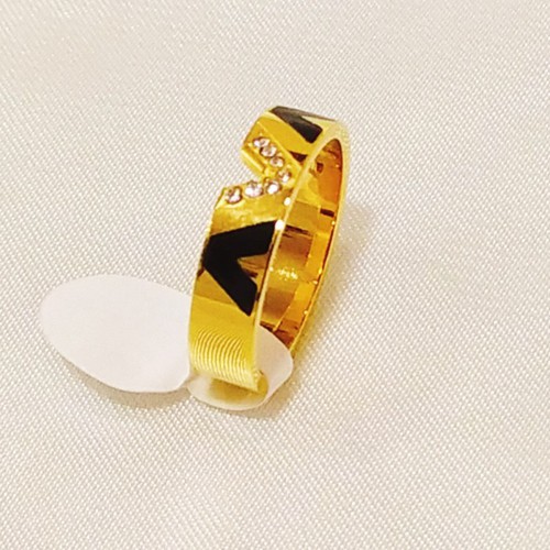 Nhẫn Nữ Chữ V Titan Không Đen TT 2397