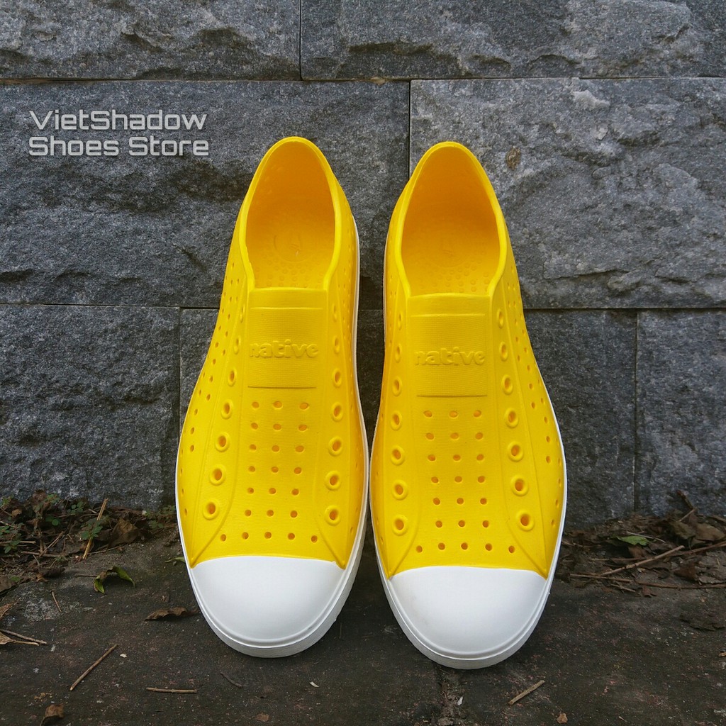 Giày nhựa Native nam nữ - Chất liệu nhựa xốp EVA siêu nhẹ, không thấm nước - Màu vàng