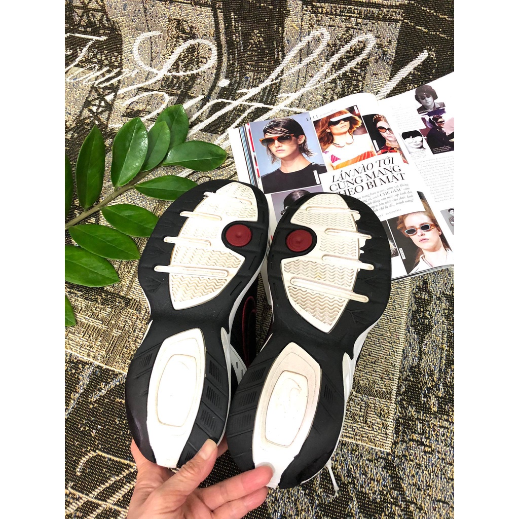 Đôi giày thể thao hiệu Nike Air Monarch chính hãng