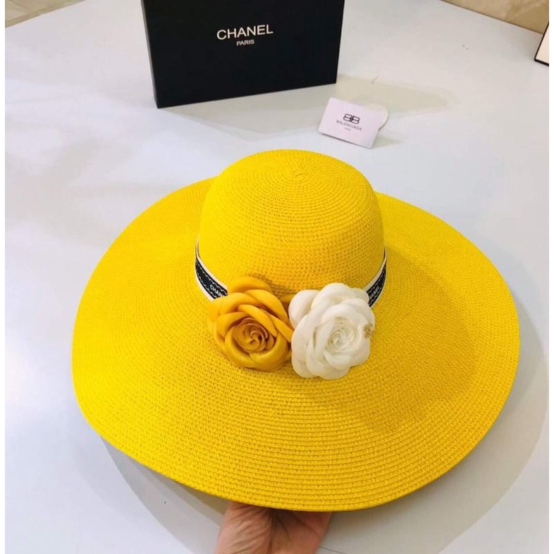 Mũ cói đi biển vành rộng dây nơ gắn hoa trà sang chảnh
