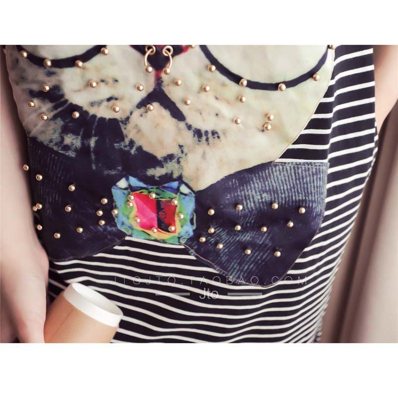 Đầm thun khoét vai họa tiết kẻ ngang in hình ngộ nghĩnh | BigBuy360 - bigbuy360.vn