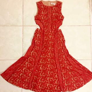 Đầm lê dung 300