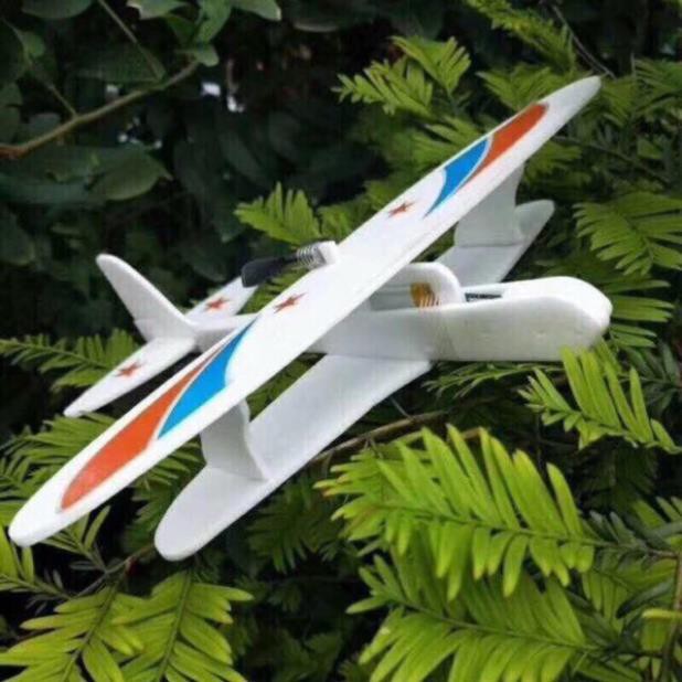 Máy bay xốp chạy pin