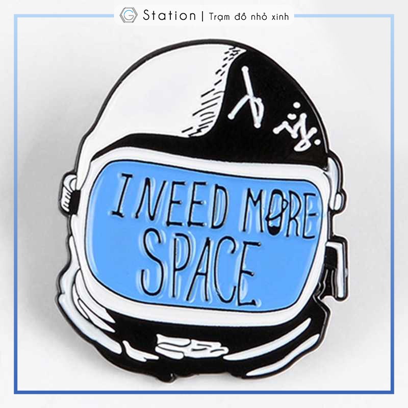 Pin cài áo Mũ phi hành gia I Need More Space - GC139