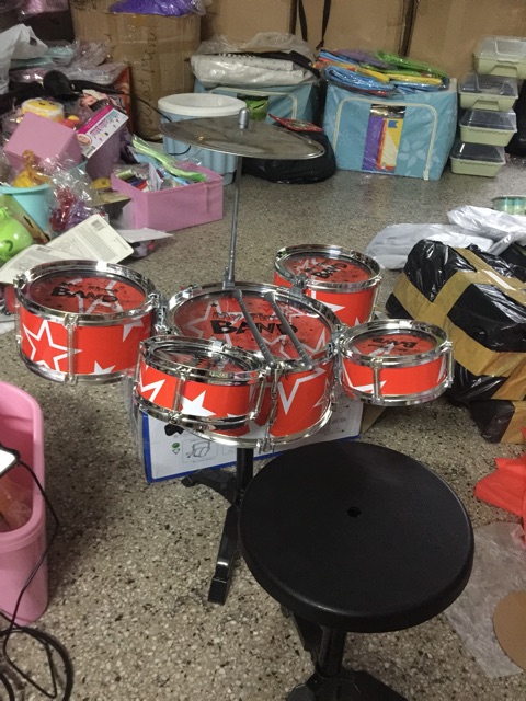 Set trống có ghế ngồi và chân đạp