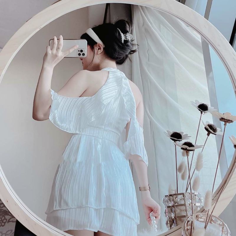 Đầm cổ yếm bèo tay cánh tiên sọc kim tuyến Mincy Dress