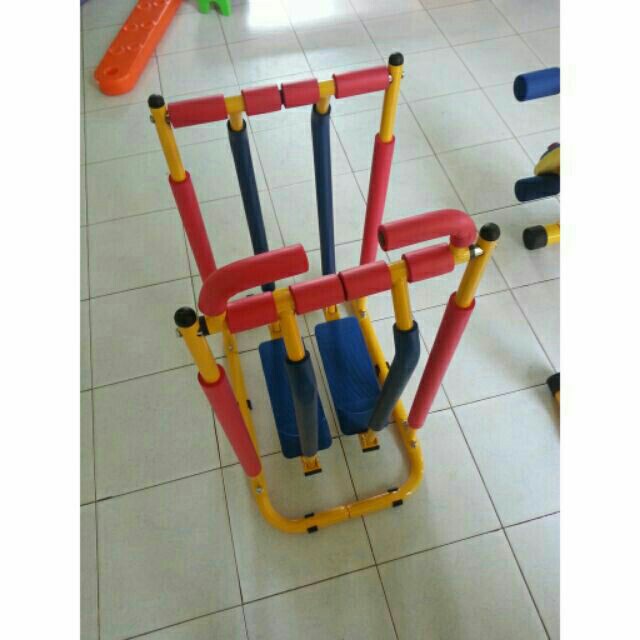 Máy tập gym đi bộ trên không cho trẻ 3 - 6 tuổi