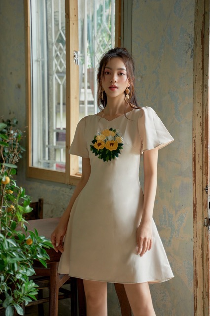 Đầm thêu OLV