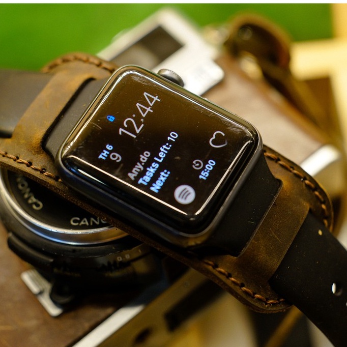 Tấm đệm dây apple watch chống mồ hôi da bò nâu đất kiểu quân đội handmade bền chắc cực đẹp RAM Leather B2