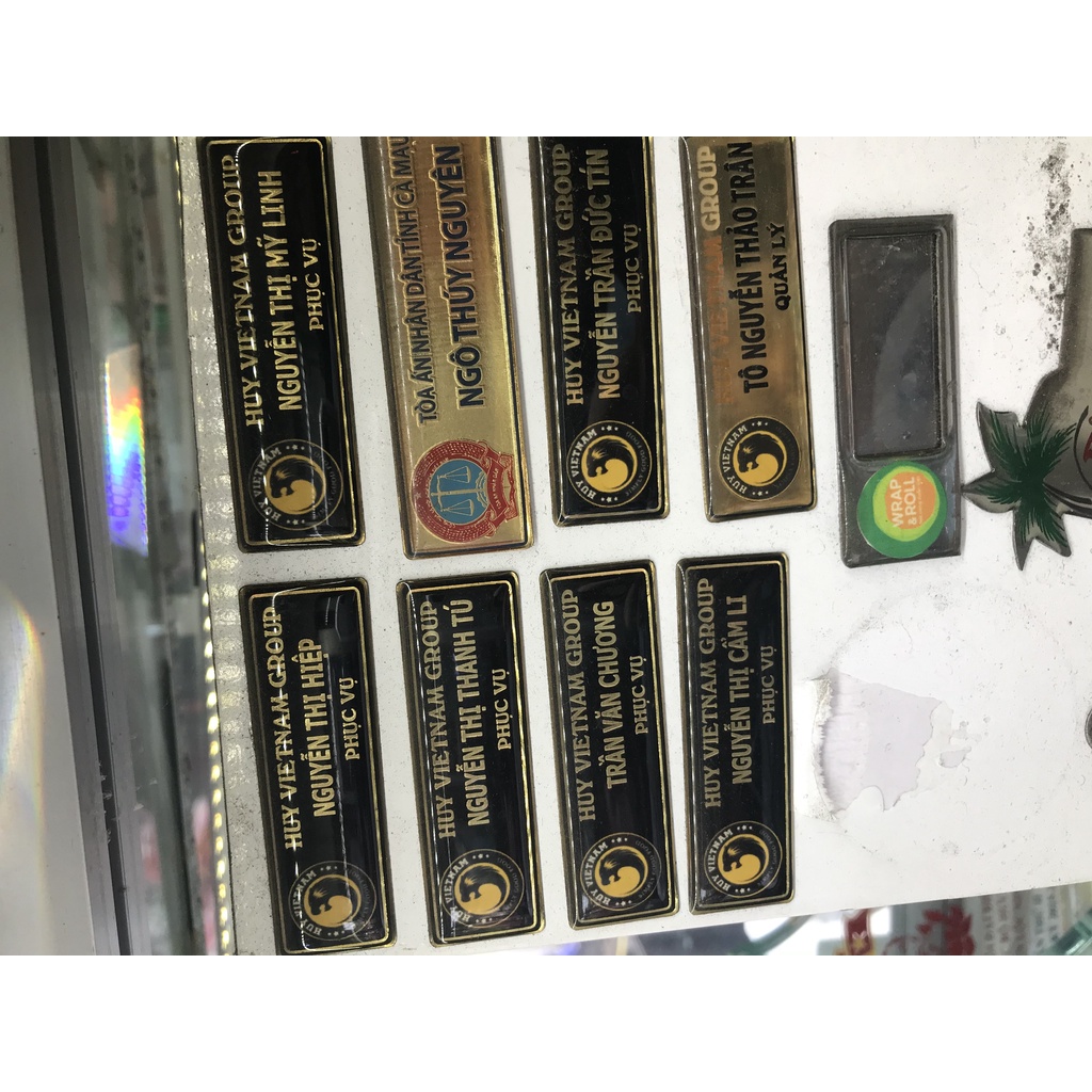 Bảng tên nhân viên