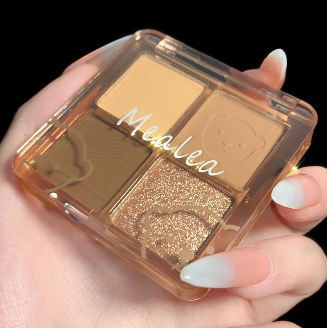 [Hàng mới về] Bảng phấn mắt bốn màu sắc hiệu ứng lì / ánh nhũ sáng bóng thiết kế hình trái tim gấu đáng yêu