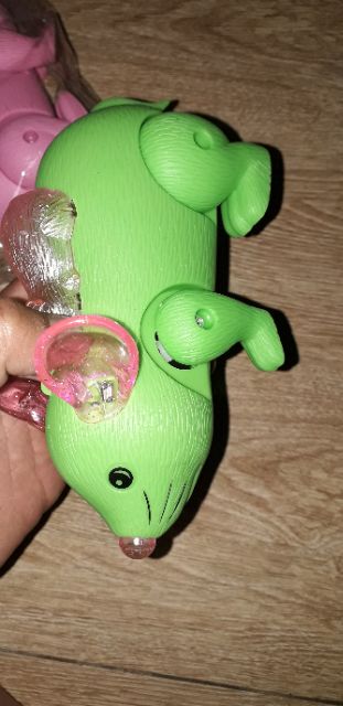 Chú chuột bằng nhựa có nhạc và đèn led rất đẹp tặng kèm pin