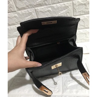 (GIÁ RẺ GIẬT MÌNH ),(DEAL SỐC ),TÚI HM DA RẮN (20x16)