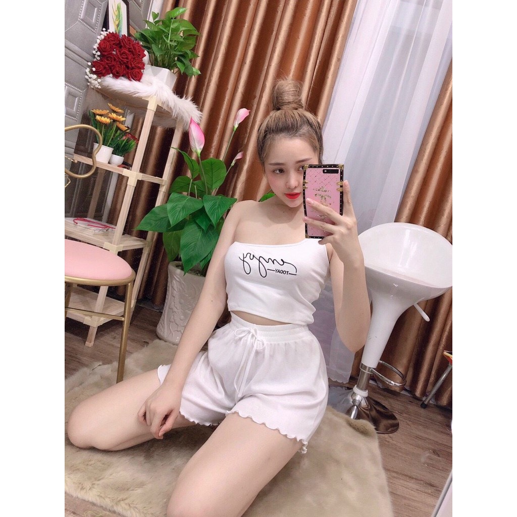 Áo kiểu croptop lệch vai thêu chữ ký cực xinh , chất thun bozip dày dặn mềm mịn