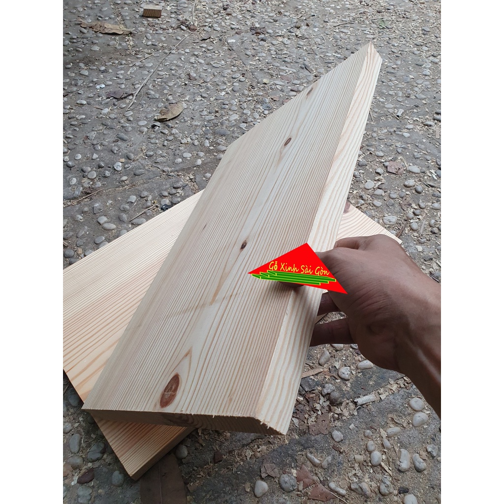 Tấm gỗ thông dày 3cm, rộng 24cm, dài 60cm dùng làm kệ âm tường, xích đu, bậc cầu thang, trang trí, làm mặt bàn,mặt ghế