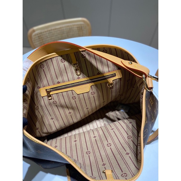 Túi xách/đeo vai, túi đeo chéo nữ da thật cao cấp Louis Vuitton LV size lớn