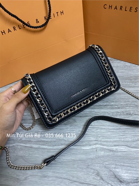 - Túi CnK viền xích có sẵn