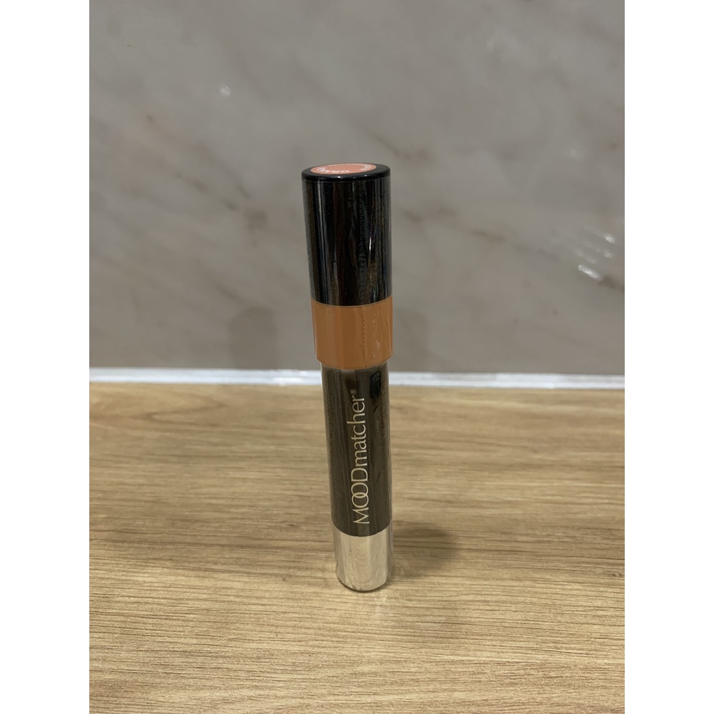 Son gió MOODmatcher dạng bút chì.