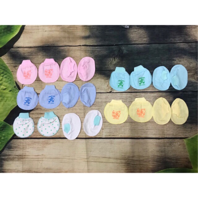 Set bao chân , bao tay sơ sinh cho bé