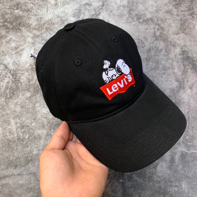 Nón levis đen