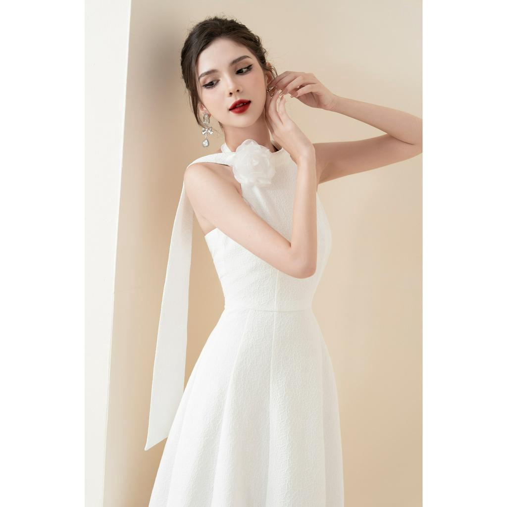 Váy yếm cổ gắn hoa 2 vạt TIINSTORE V0D828
