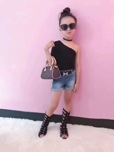 Áo sát nách lệch vai