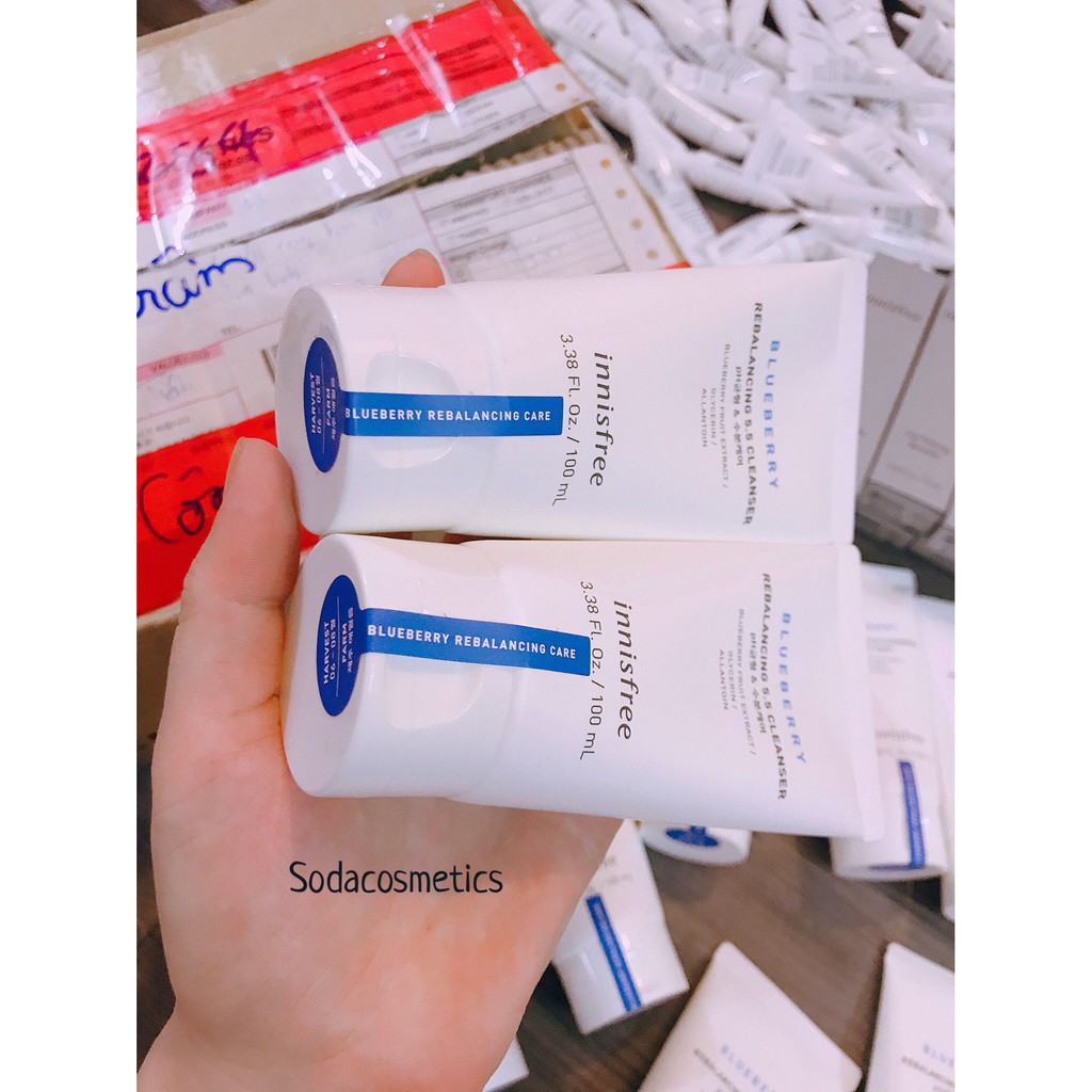 Sữa Rửa Mặt Innisfree Blueberry Rebalancing 5.5 Cleanser