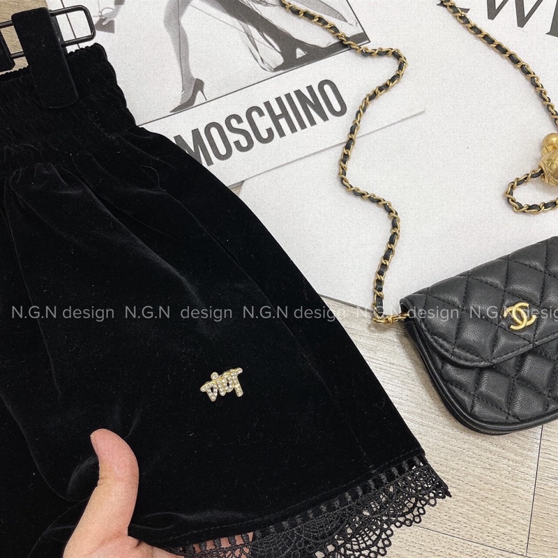 Quần short nhung chân ren tag ong