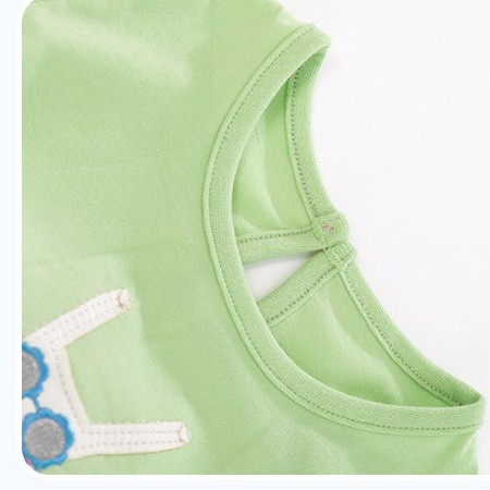 Mã 51880 áo thun xanh lá tươi mát phối hình bé thỏ đi chơi thêu nổi đáng yêu của Little Maven