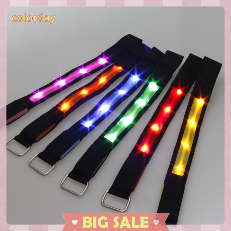 Vòng đeo tay có đèn LED phát sáng