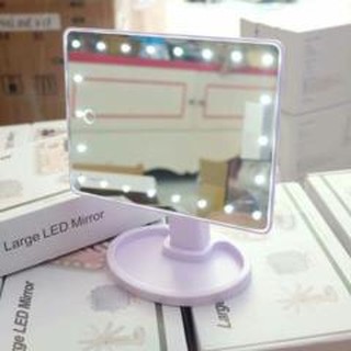 Gương trang điểm có gắn đèn led