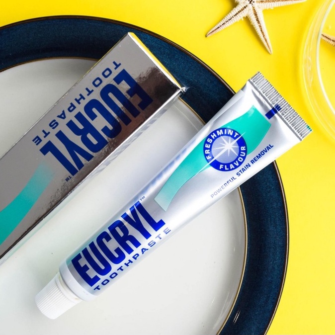 Kem đánh răng tẩy trắng Eucryl Toothpaste 62g giúp loại bỏ mảng bám làm răng trắng sáng