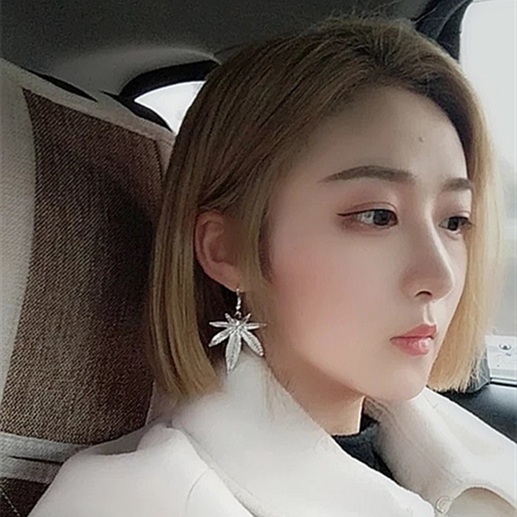 Bông tai hình chiếc lá phong cách âu mỹ
