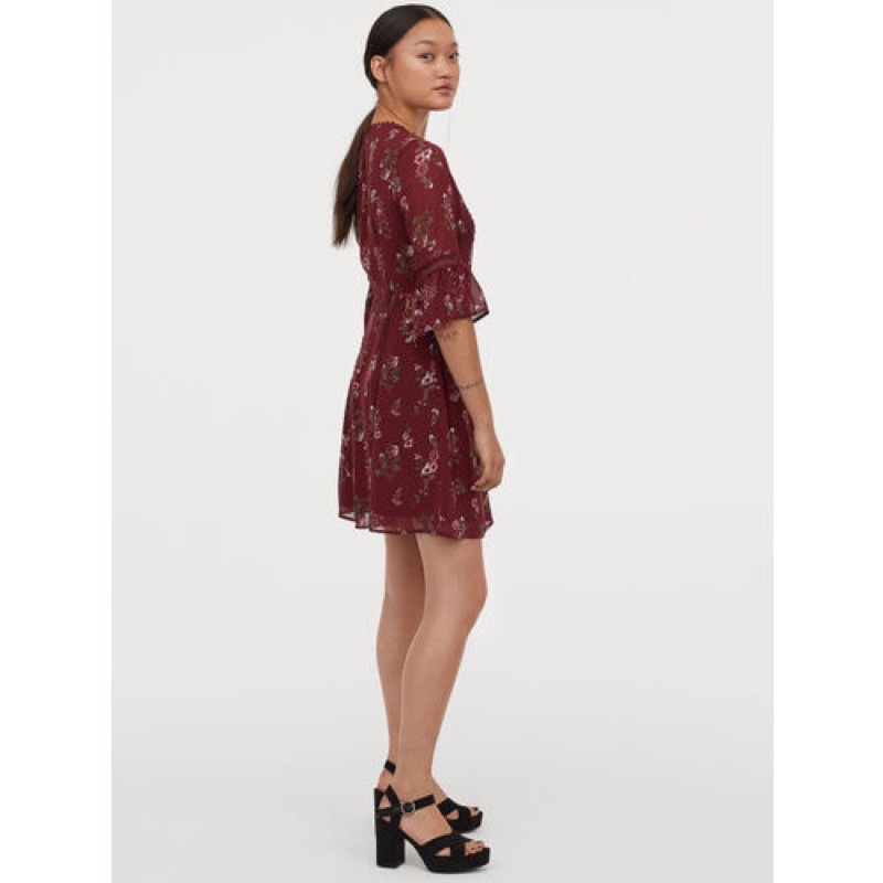 CÓ SẴN Váy hoa tay chuông pha ren HM